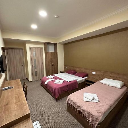 5 Rooms Near 300 Aragveli Metro Station Тбилиси Екстериор снимка