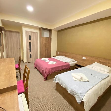 5 Rooms Near 300 Aragveli Metro Station Тбилиси Екстериор снимка