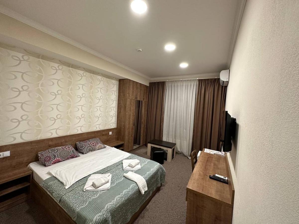 5 Rooms Near 300 Aragveli Metro Station Тбилиси Екстериор снимка