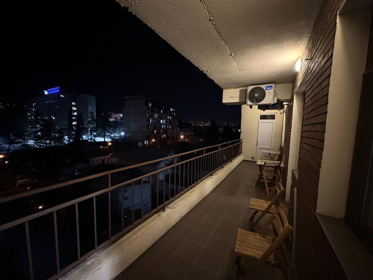 5 Rooms Near 300 Aragveli Metro Station Тбилиси Екстериор снимка