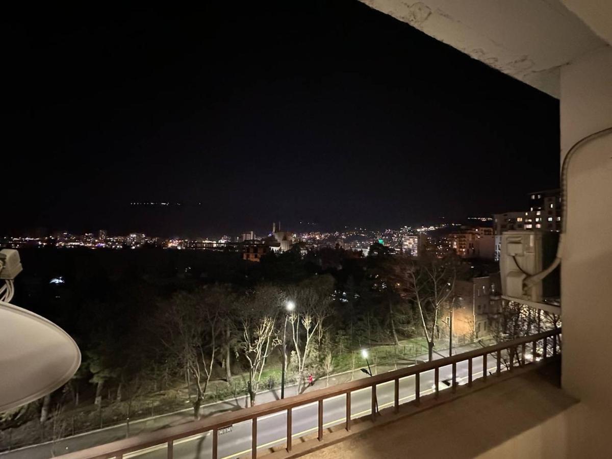 5 Rooms Near 300 Aragveli Metro Station Тбилиси Екстериор снимка