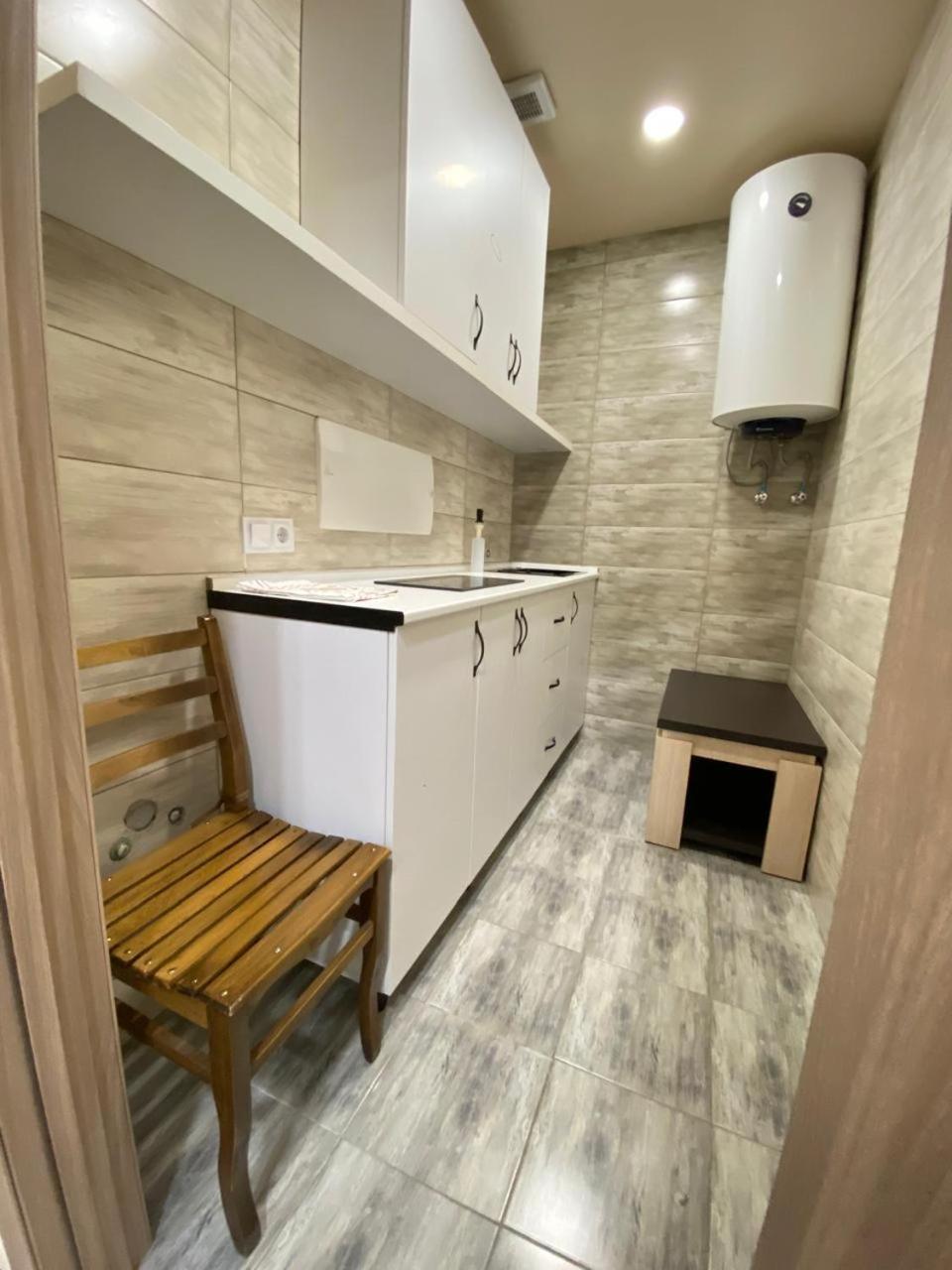 5 Rooms Near 300 Aragveli Metro Station Тбилиси Екстериор снимка