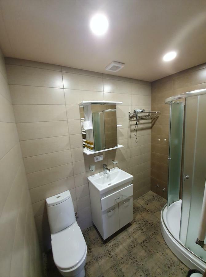 5 Rooms Near 300 Aragveli Metro Station Тбилиси Екстериор снимка