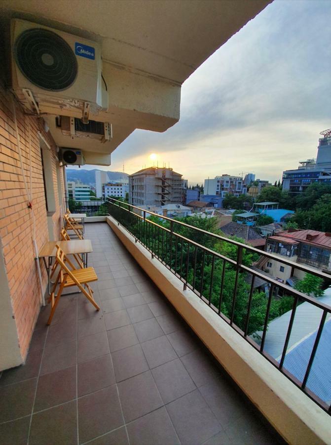 5 Rooms Near 300 Aragveli Metro Station Тбилиси Екстериор снимка