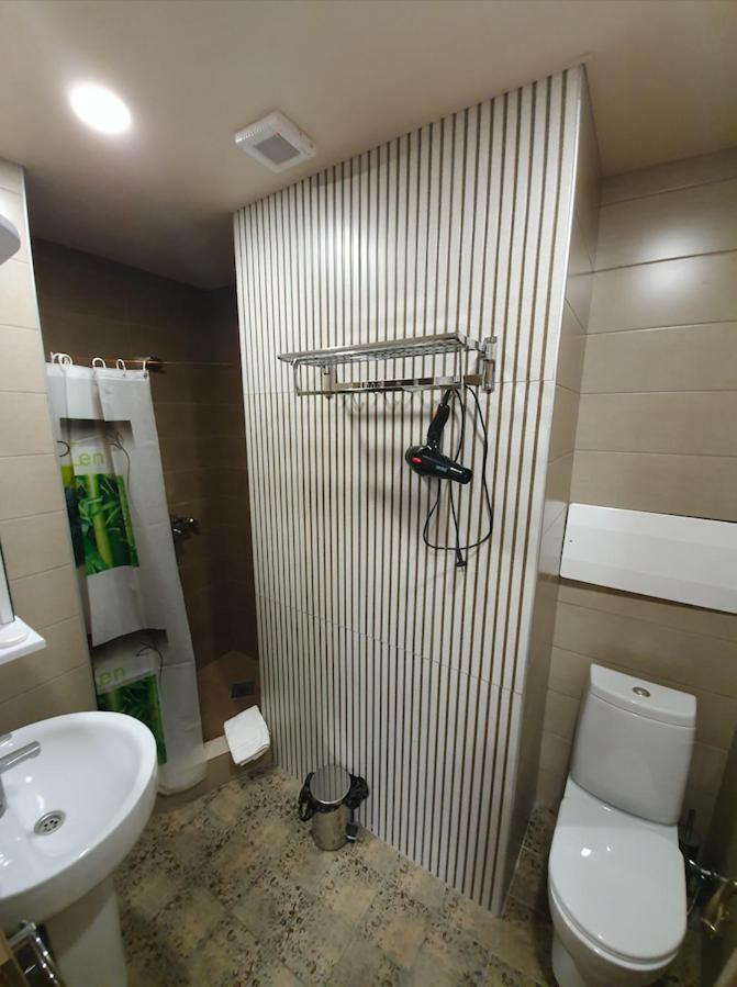 5 Rooms Near 300 Aragveli Metro Station Тбилиси Екстериор снимка