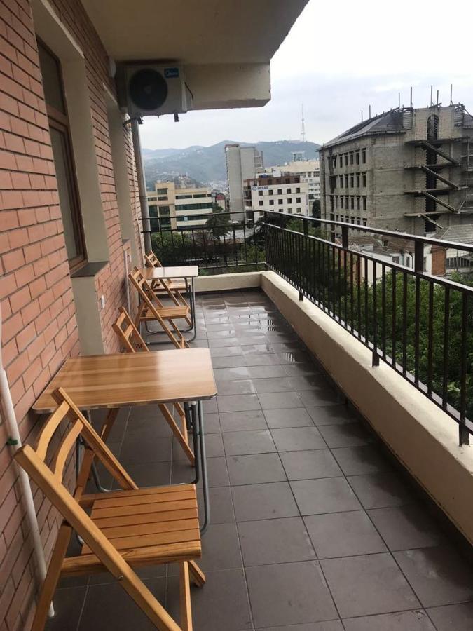 5 Rooms Near 300 Aragveli Metro Station Тбилиси Екстериор снимка
