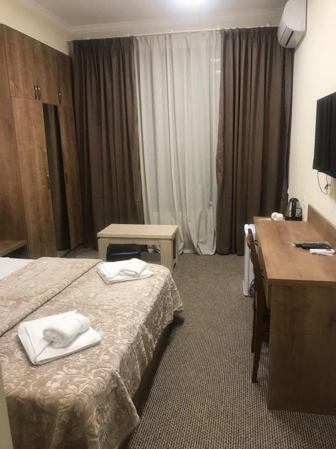5 Rooms Near 300 Aragveli Metro Station Тбилиси Екстериор снимка
